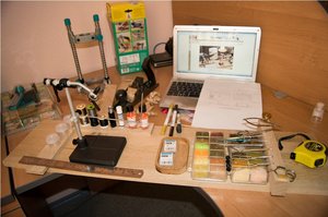 Fly_tying_desk_001.jpg