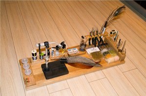 Fly_tying_desk_004.jpg