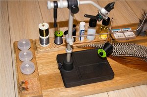 Fly_tying_desk_005.jpg