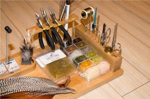 Fly_tying_desk_006.jpg