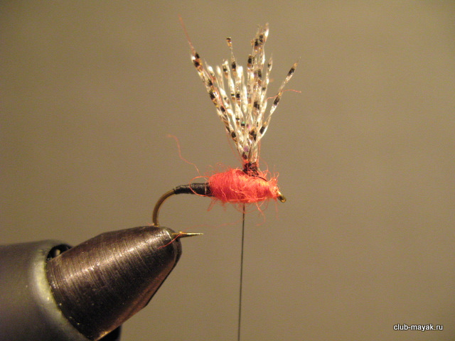 Сухая мушка Bloody Midge