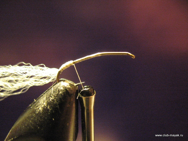 Мокрая мушка Umbrella Gnat Emerger
