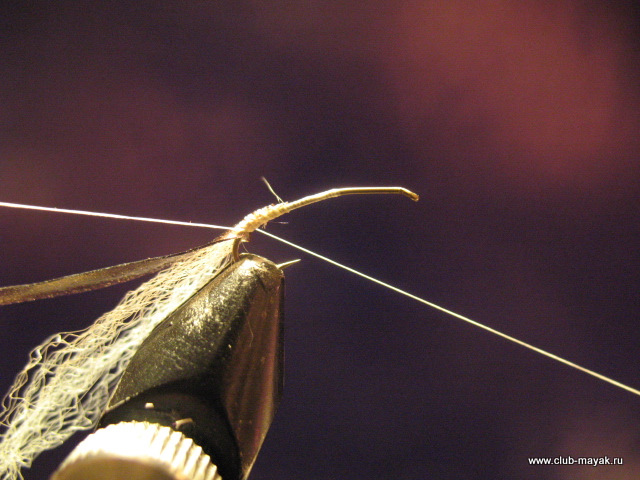 Мокрая мушка Umbrella Gnat Emerger