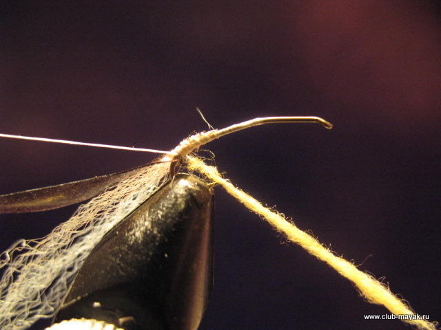 Мокрая мушка Umbrella Gnat Emerger
